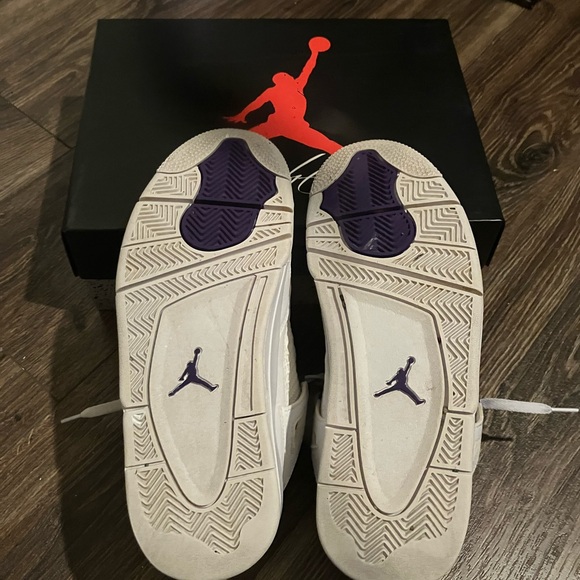 Jordan 4 Purple Metallic - Picture 2 of 8
